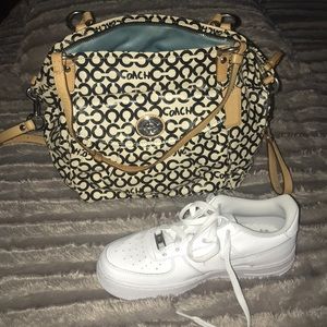 Medium size Coach purse